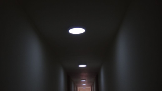 见光不见灯” 见光不见灯”